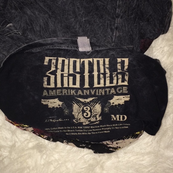 Nice graphic t shirt. - Picture 5 of 6